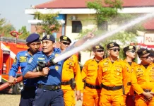 Sinergi Kuat di Lapangan Mapolres, Damkar Sragen Tunjukkan Aksi Pemadaman Super