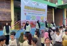 Mahasiswi PLP PG-PAUD UMS Dampingi Tradisi Stretching di KB-TK Alam Surya Mentari