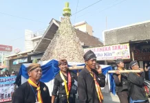 Tradisi Sebaran Apem Keong Mas Pengging, Tarik Wisatawan Boyolali