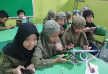 Murid SD Muhammadiyah 1 Solo Belajar Jurnalistik lewat Smartphone