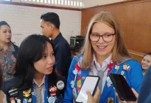 Bawa Suvenir Wayang, Siswi SMA Santo Yosef Solo Siap Belajar di Kanada