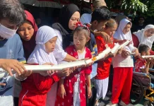 Siswa SLB D/D1 YPAC Surakarta Meriahkan HUT Ke-81 RI lewat Estafet Pingpong