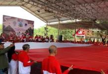 Pensiunan Pemkot Solo Bentangkan Merah Putih Raksasa di Taman Sunan Jogo Kali