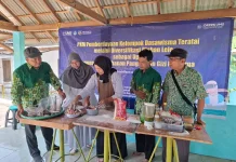Tim Pengabdian UMS Latih Kelompok Dasawisma Teratai Diversifikasi Olahan Lele
