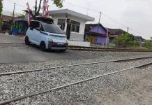 Rawan Lakalantas, Warga Desak Perbaikan Perlintasan KA Gambiran Sragen Diaspal