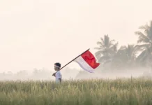 Dari Panjat Pinang hingga Tirakatan, Tradisi Agustusan Penuh Nilai Kehidupan