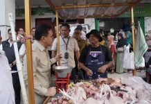 Cek Harga Daging Ayam, Mendag Sidak di Pasar Ir Sukarno Sukoharjo