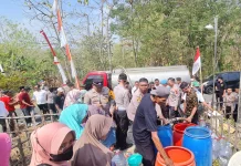 Polres Sukoharjo Salurkan 80 Ribu Liter Air Bersih dan Cek Sumur Bor di Bulu