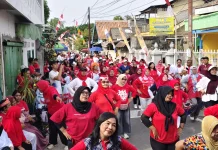 Semarak HUT Ke-81 Kemerdekaan RI, Warga RW 03 Nanasan Colomadu, Ikuti Jalan Santai