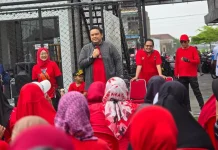 Sambut HUT Ke-81 RI, Warga Masaran Senam Sehat, DPRD Senggol Anggaran Olahraga