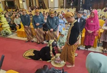 Makna Tradisi Midak Tigan dalam Perkawinan Adat Jawa