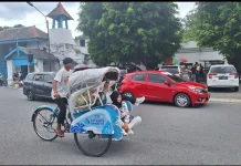 Moment puncak perayaan Sekaten Ladang Rezeki Bagi Pengemudi Becak