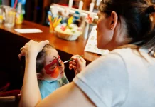 Seni Melukis Wajah untuk Anak, Seru atau Justru Berbahaya?