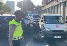 Tiga Mobil Terlibat Kecelakaan Beruntun di Viaduk Gilingan Solo