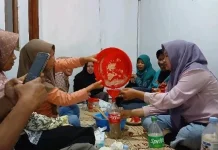 Mahasiswa UGM Olah Limbah Cangkang Telur Menjadi Pupuk Cair Berbasis Nanoemulsi .