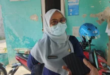 Dinkes Karanganyar Drop Ribuan Masker Bagi Warga Terdampak Asap TPA Putri Cempo