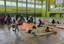 Asap TPA Putri Cempo Pekat, Seratusan Warga Plesungan Mengungsi di GOR UTP