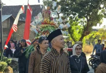 Nguri-uri Budaya, Ratusan Warga Gentan Boyolali Gelar Tradisi Memetri Desa
