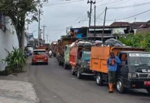 Antrean Panjang, DLH Solo Tambah Volume Pembuangan Sampah ke TPA