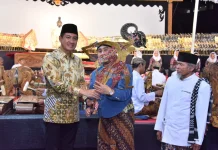 Wayang Kulit Bimo Suci, peringatan Maulid Nabi di Masjid Tombo Ati Solo Baru