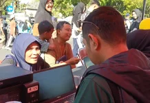 Manfaatkan Layanan Mba Desi Manis, Warga Solo Ramai Cek Desil dan Ajukan Bansos