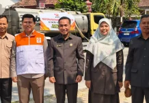 PKS Kabupaten Sukoharjo Salurkan 7 Tangki Air Bersih untuk Warga di Weru