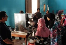 Tim Hibah Pengabdian UGM Dampingi Diversifikasi Jamur dan Singkong di Jatiyoso