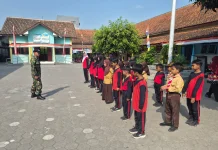 Koramil 23 Ceper Latih PBB 24 Siswa SDN 2 Klepu Klaten