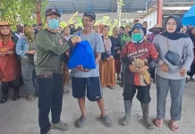 Pemkot Salurkan 200 Paket Sembako untuk Pemulung TPA Putri Cempo