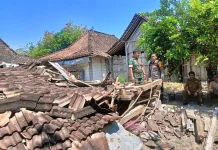 Diduga Lapuk Dimakan Usia, Rumah Lansia di Sumberlawang Sragen Roboh