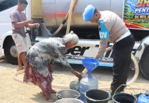 Respons Krisis Air Bersih di Sragen, Bidpropam Polda Jateng Kirim 5 Tangki Air
