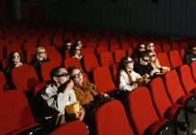 Mengapa Kita Suka Mengulang Film atau Cerita Favorit?