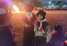 Senyum Anak di tengah Cahaya Api Unggun, Eksotika dalam Moment