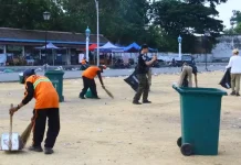 Sampah Haul Masih Berserakan, Petugas Kebersihan Kembali Lembur
