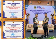 Dinkes Karanganyar Sabet Penghargaan Terbaik Tiga Jateng Skrining TBC