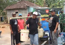 Peringati HUT ke-81 TNI, Kodim Karanganyar Salurkan Bantuan Air Bersih di Jumapolo