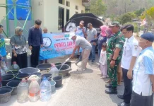 Alumni RAM Salurkan 45 Tangki Air Bersih ke Tlogosari