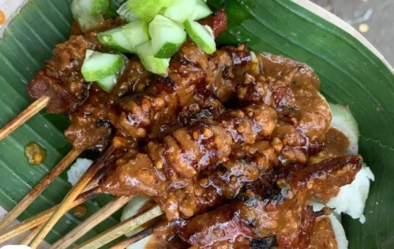 Rekomendasi Tujuh Warung Sate Kere Terkenal di Kota Solo