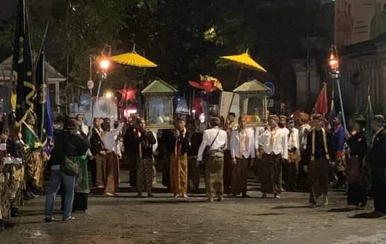 Keraton Kasunanan Surakarta Hadiningrat Jalankan Tradisi Kirab Malam Selikuran