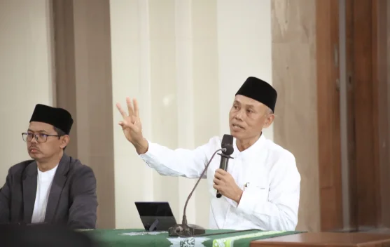 UMS Bagikan Bingkisan untuk Ratusan Tenaga Outsourcing dan THL