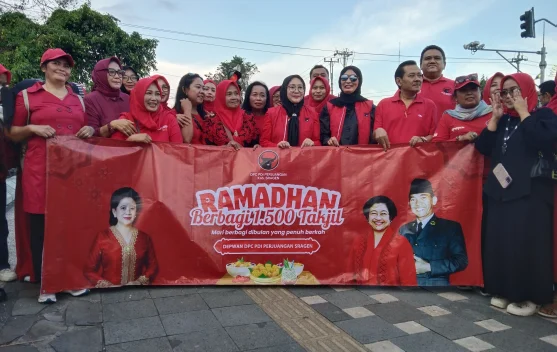 "Perempuan Banteng" Sragen Bagikan 1.500 Paket Buka Puasa, Sasar Warga Ngabuburit