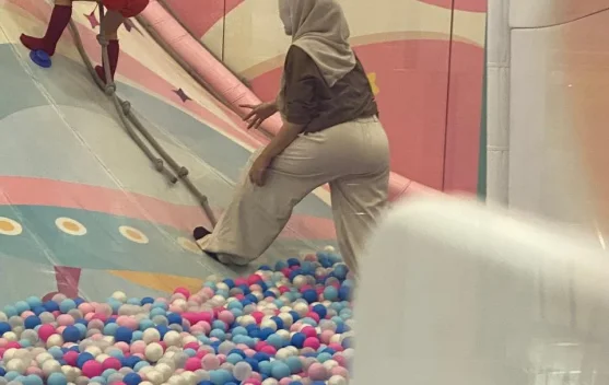 Si Kecil Happy, Ibu Tenang,Panduan Lengkap Bermain Aman dan Nyaman di Wahana Anak