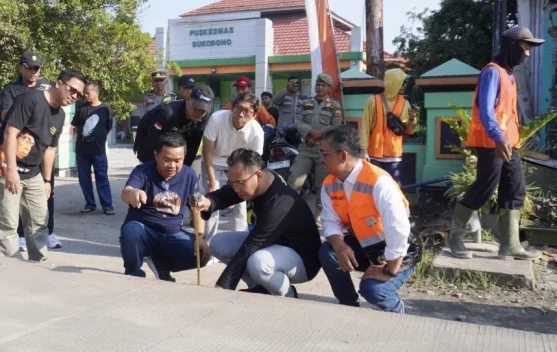 Tinjau Progres Perbaikan Jalan Sukodono, Bupati: Prioritas Penanganan Depan Pasar