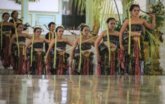 Menjaga Kesakralan Bedhaya Anglir Mendung yang Melintasi Zaman