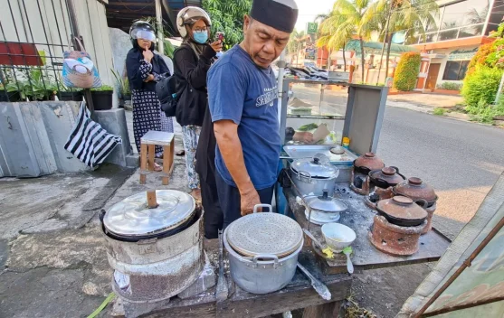 Berawal dari Resep Sang Ibu, Srabi dan Cara Bikang Ini Bikin Pembeli Rela Antre