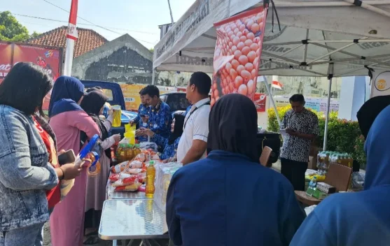 Warga Solo Serbu Gerakan Pangan Murah di Kelurahan Banjarsari, imbas Dollar Naik?