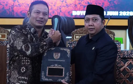 Bupati Boyolali Serah Ranperda Pertanggungjawaban Pelaksanaan APBD 2025 ke DPRD