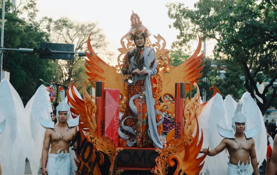 Astrid Widayani Jadi Ikon Solo Batik Carnival 2026, Kenakan Kostum Produk IKM Solo