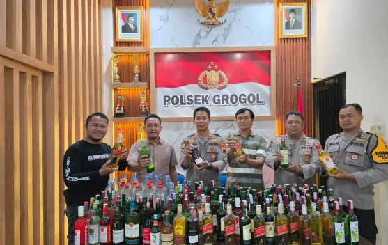 Operasi Pekat, Polsek Grogol Sita 175 Botol Miras