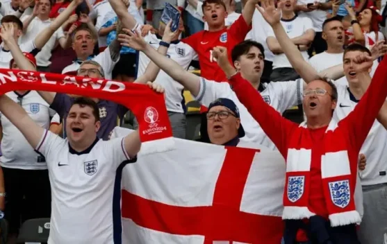 Alasan Lagu Wonderwall Dinyanyikan Fans Inggris di Piala Dunia 2026